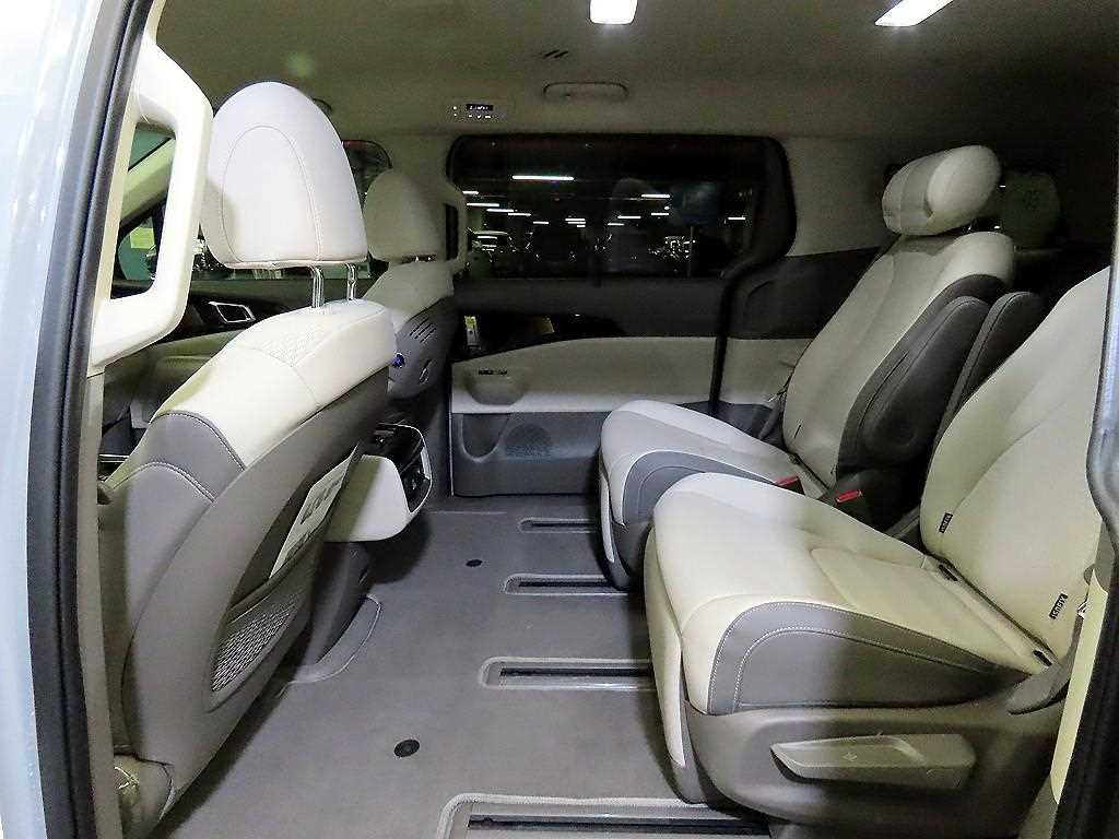 KIA Carnival - Vista 7