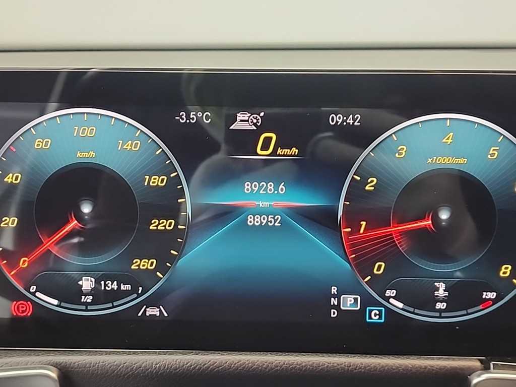 Mercedes Benz GLB Class - Vista 6