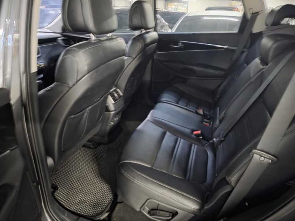 KIA Sorento - Vista 9