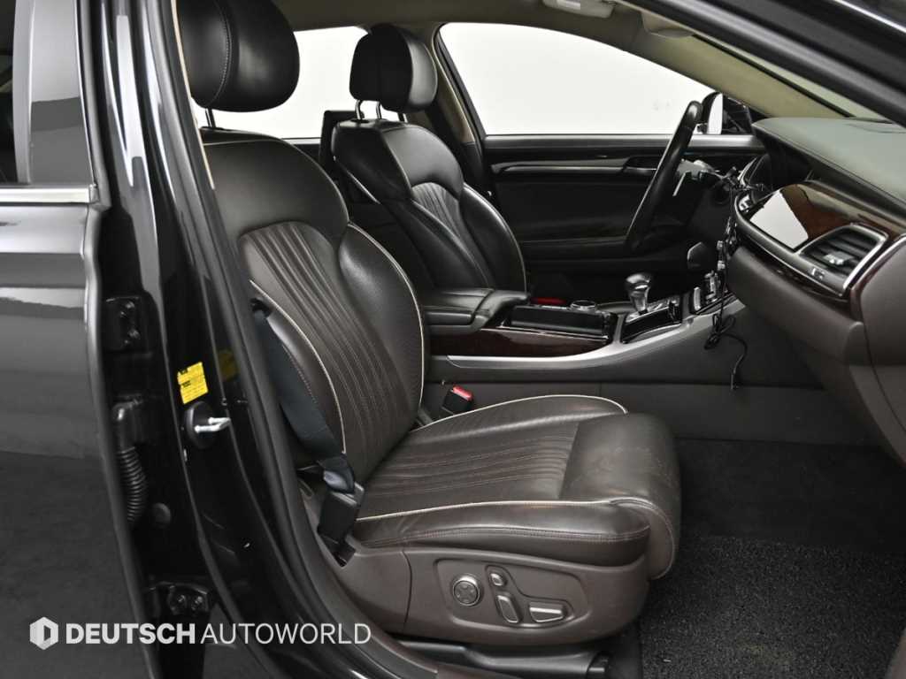 Genesis EQ900 - Vista 10