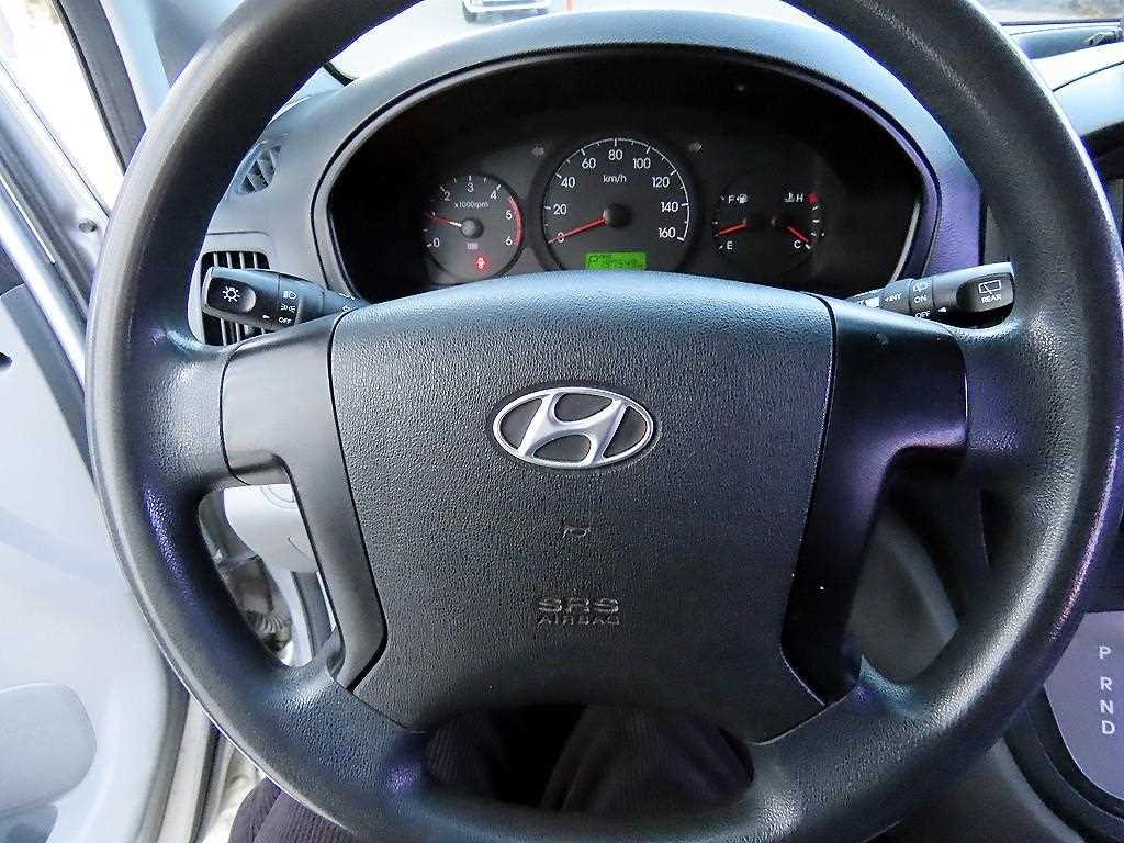 HYUNDAI Starex - Vista 9