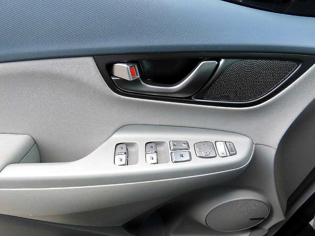 HYUNDAI Kona - Vista 12