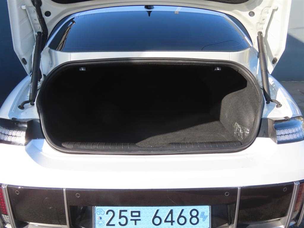 HYUNDAI Ioniq 6 - Vista 5