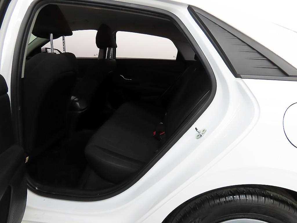 HYUNDAI Avante - Vista 6