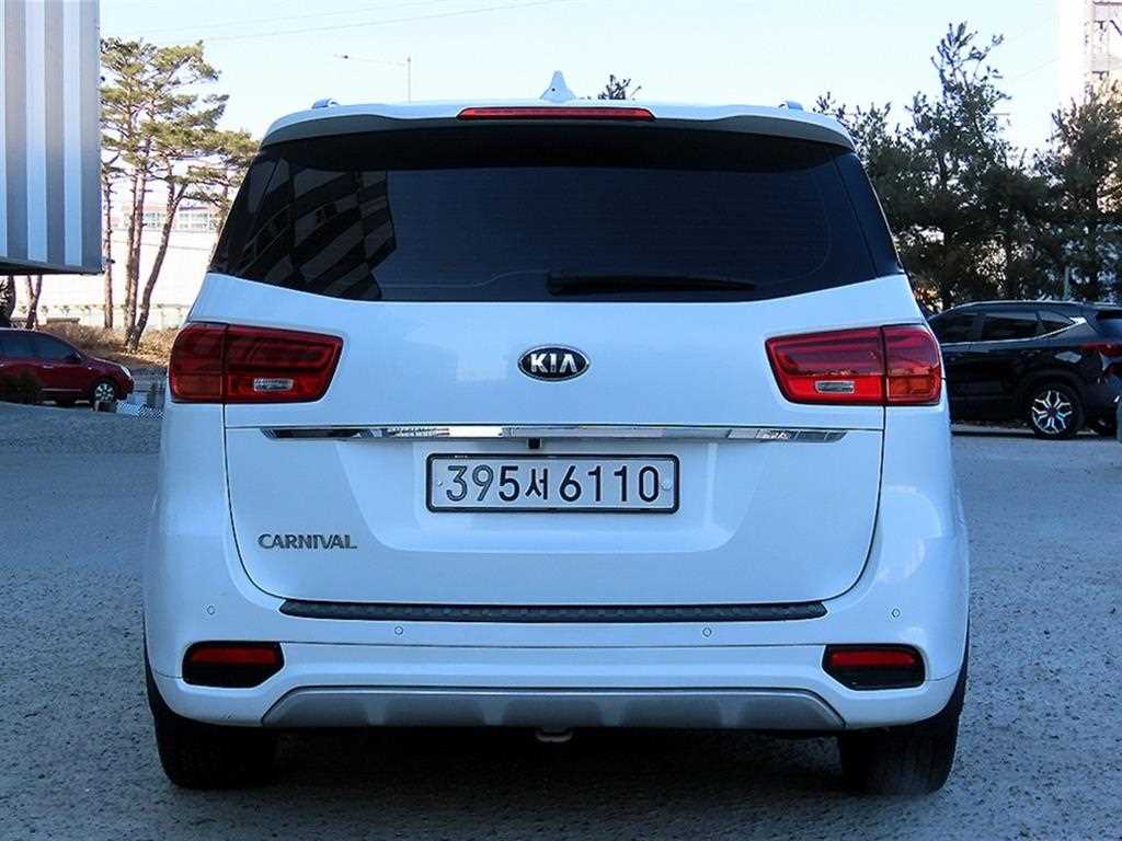 KIA Carnival - Vista 4