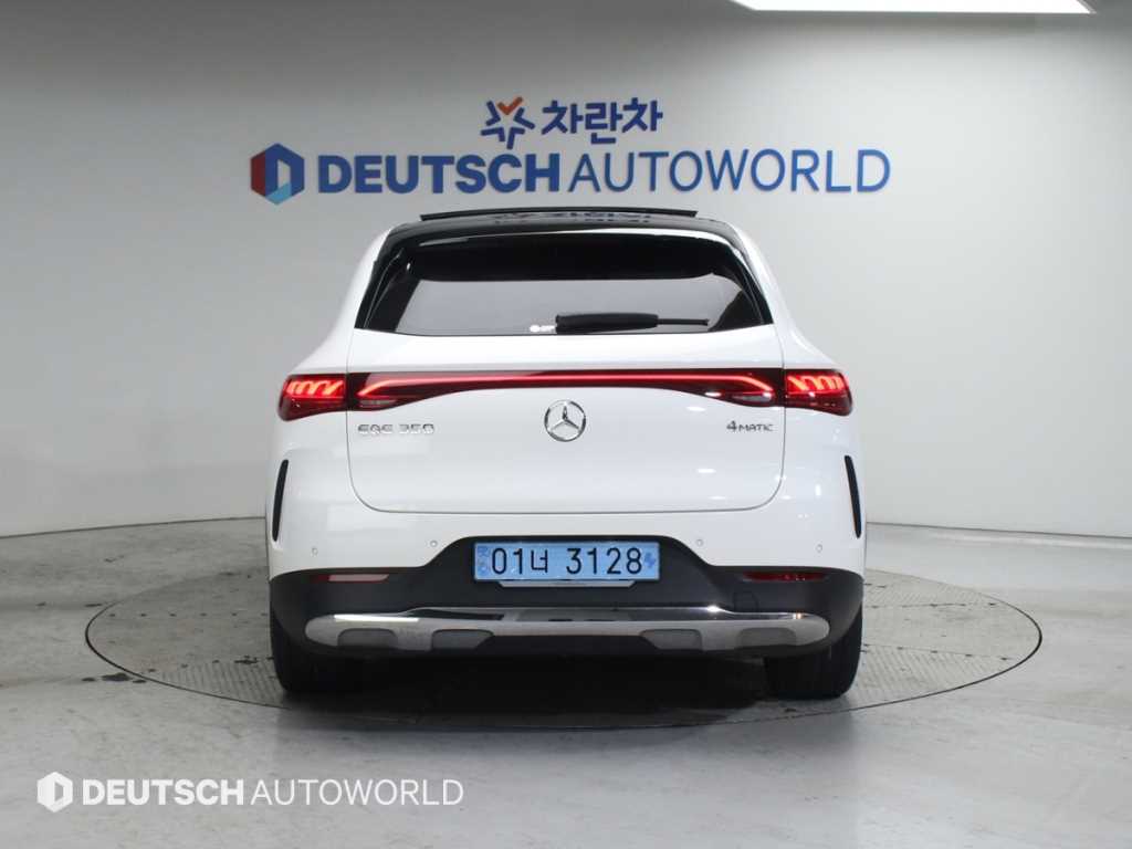 Mercedes Benz EQE - Vista 4