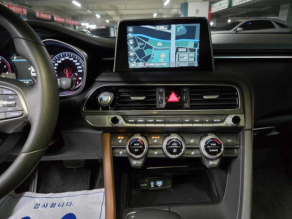 Genesis G70 - Vista 10