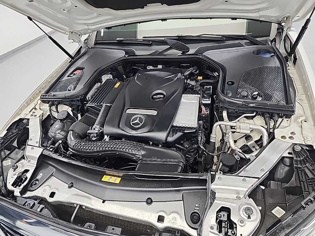 Mercedes Benz E class - Vista 5