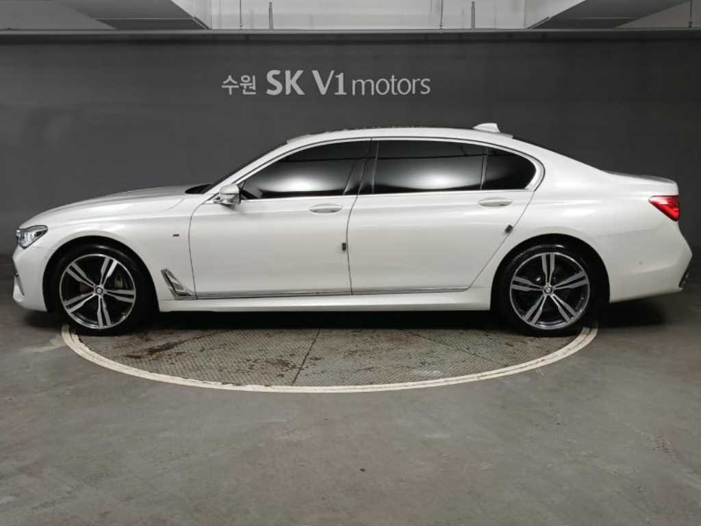 BMW 7 Series - Vista 5