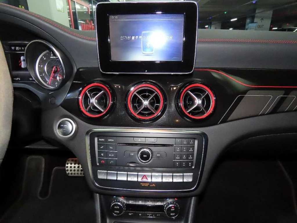 Mercedes Benz GLA Class - Vista 11