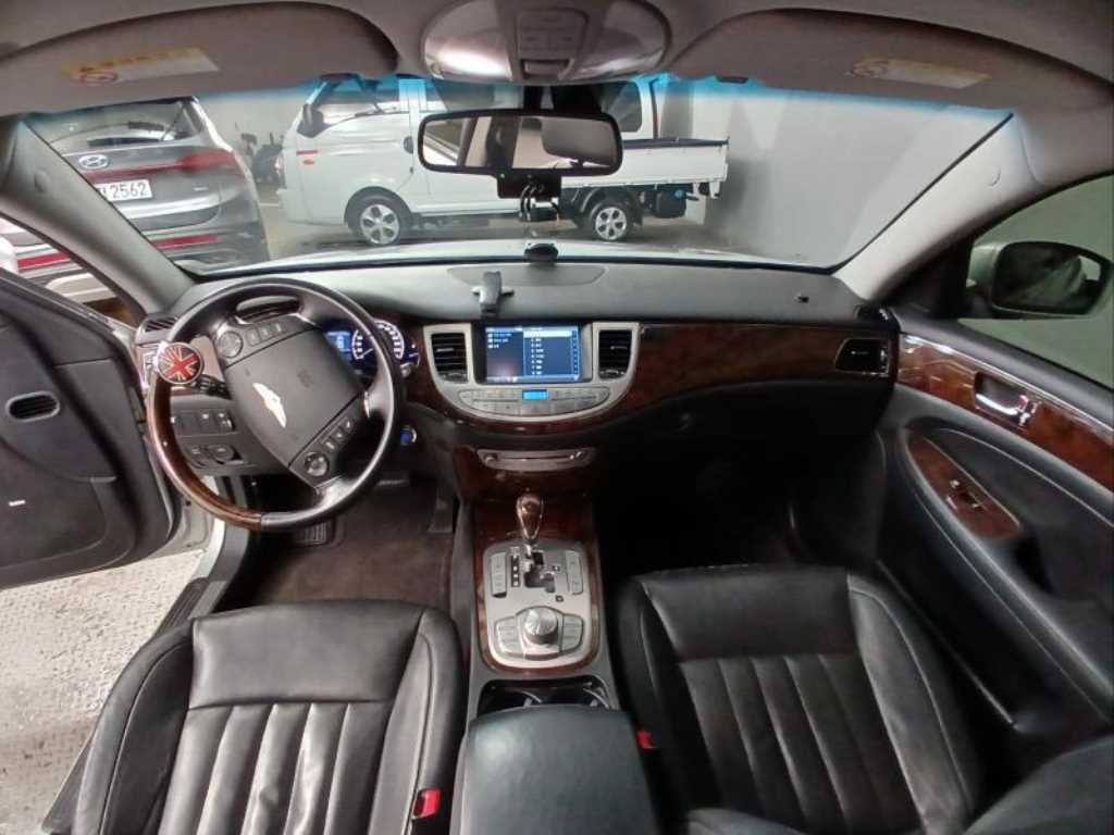 HYUNDAI Genesis - Vista 6
