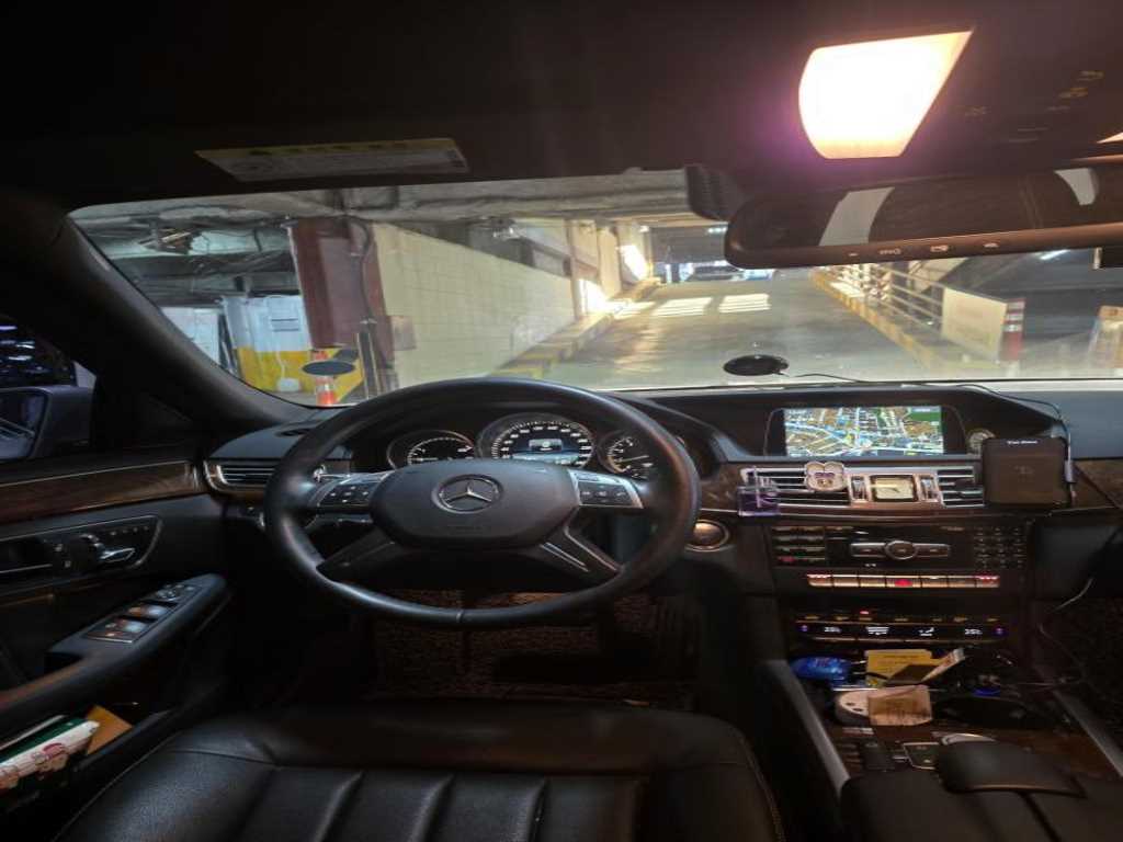 Mercedes Benz E class - Vista 8