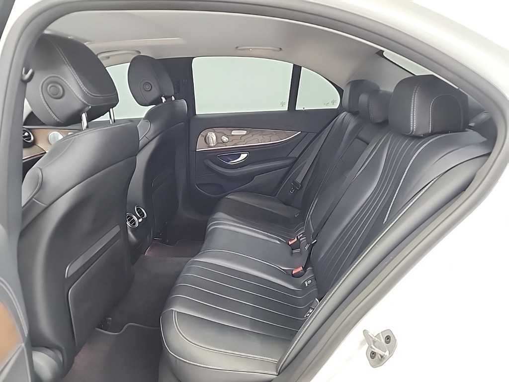 Mercedes Benz E class - Vista 12