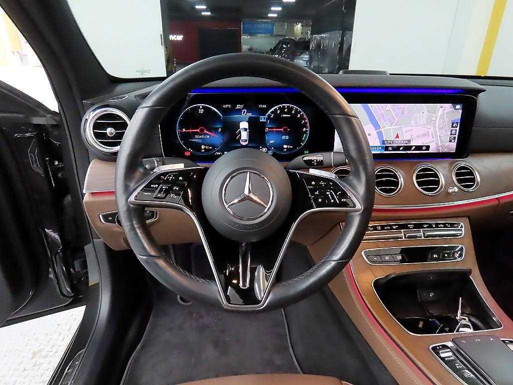 Mercedes Benz E class - Vista 9