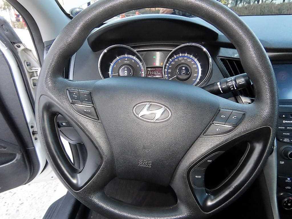 HYUNDAI Sonata - Vista 8