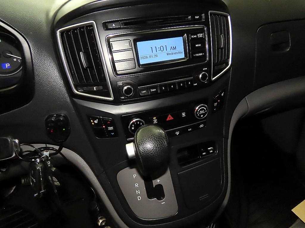 HYUNDAI Starex - Vista 11