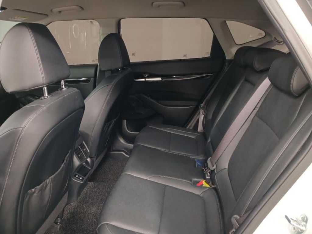 KIA Seltos - Vista 8