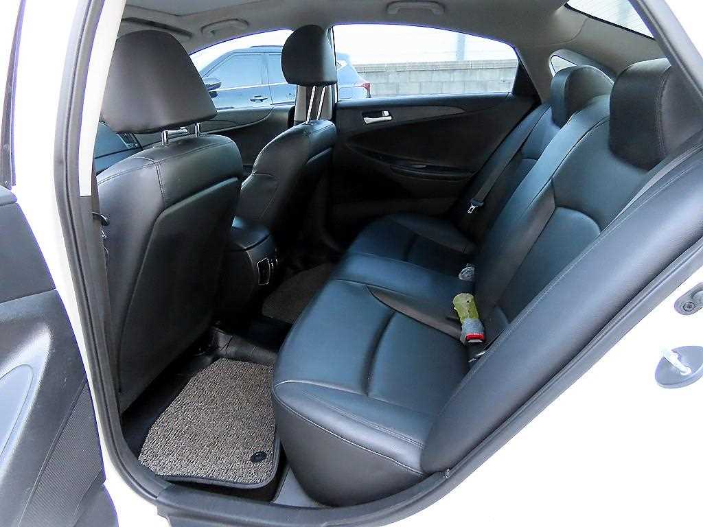 HYUNDAI Sonata - Vista 6