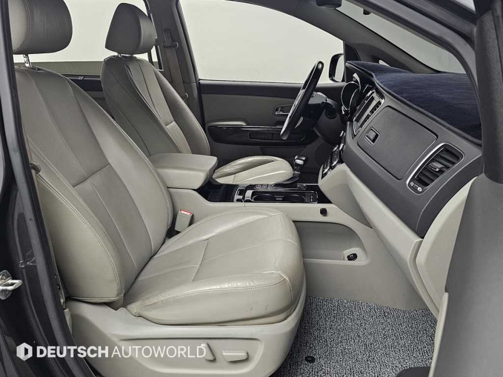 KIA Carnival - Vista 10