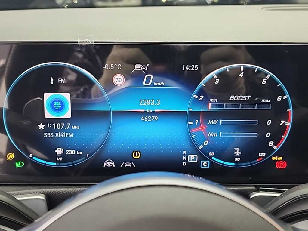 Mercedes Benz GLB Class - Vista 6