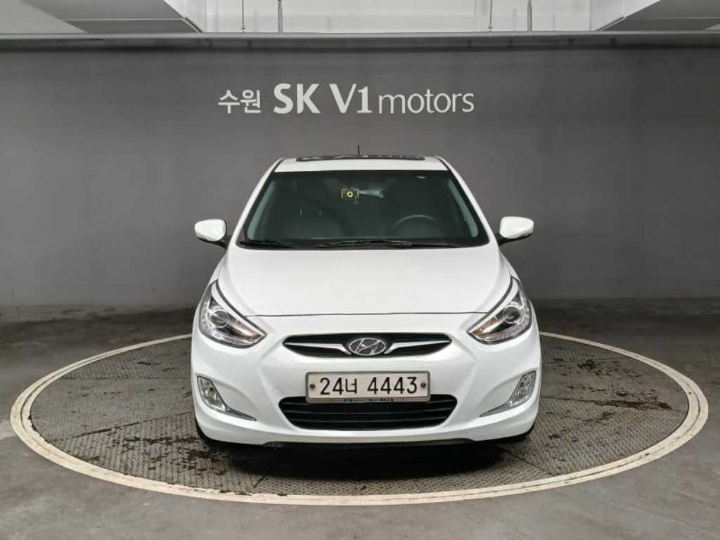 HYUNDAI Accent 2015 Blanco - Importación desde Corea - HF Imports Iquique - Foto 1