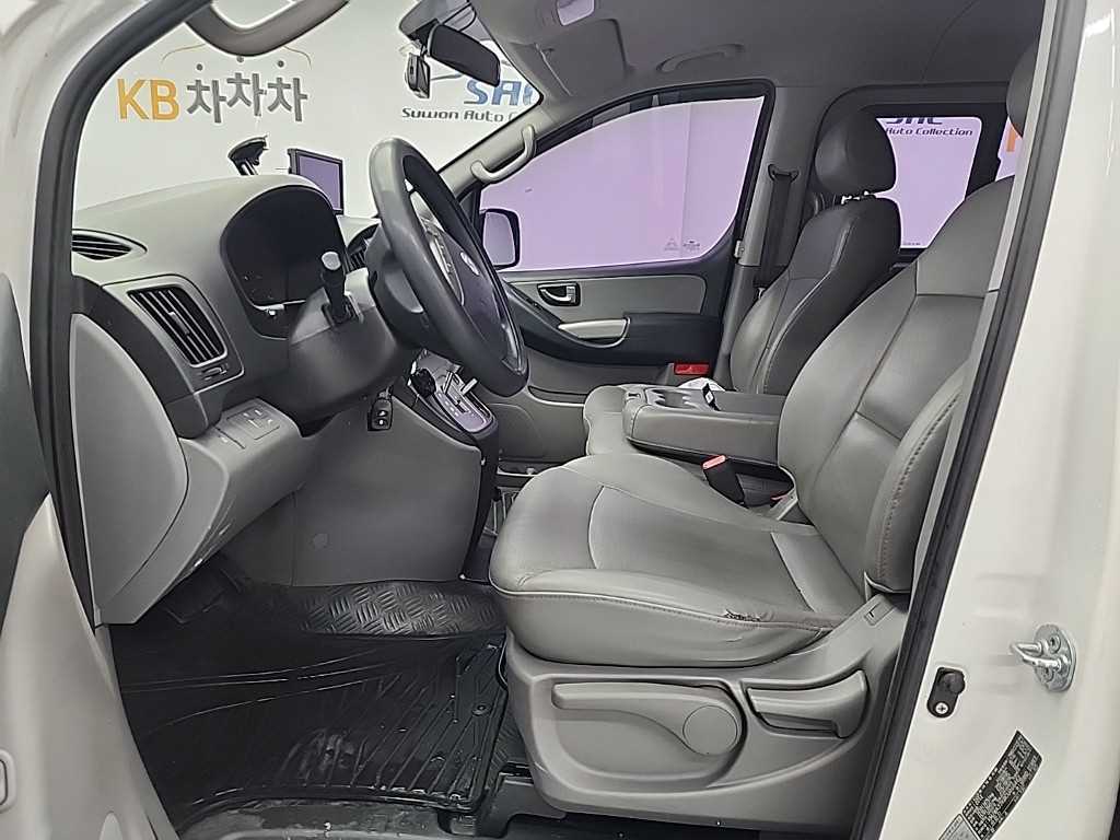 HYUNDAI Starex - Vista 11