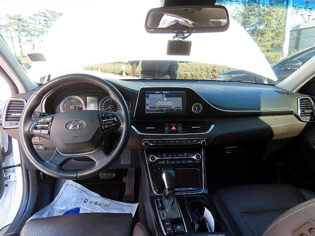 HYUNDAI Grandeur - Vista 7