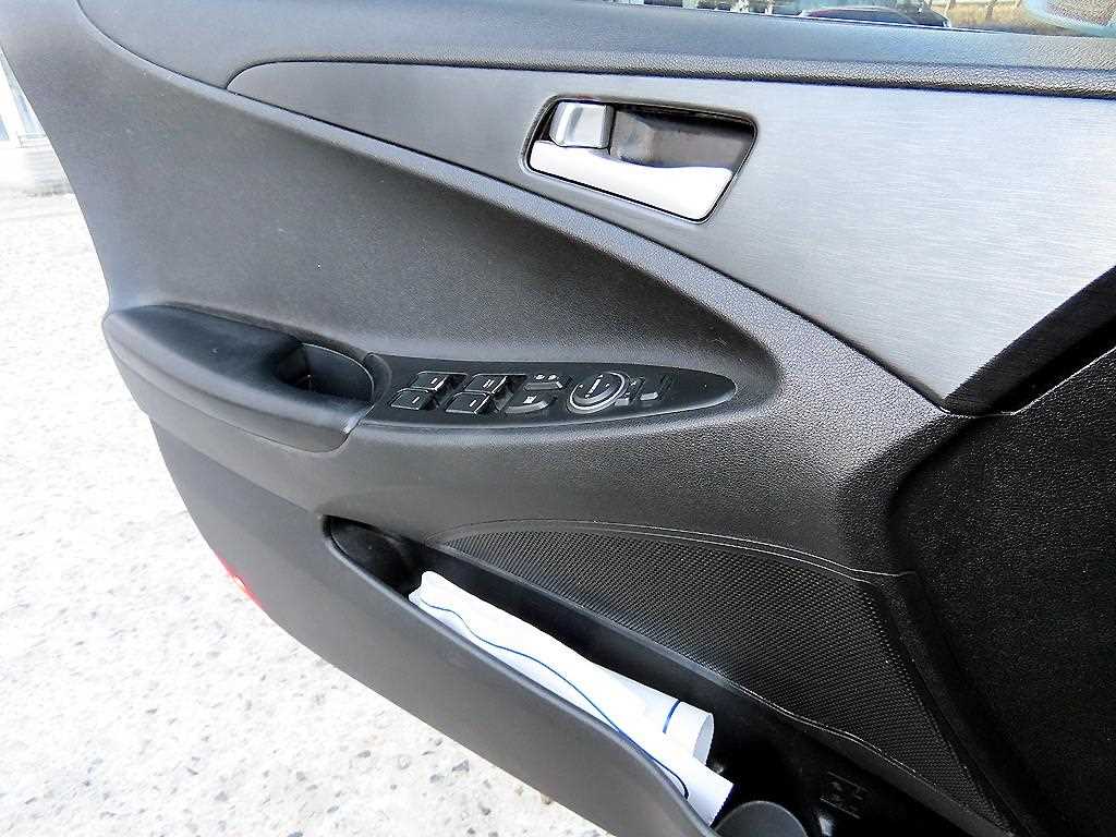 HYUNDAI Sonata - Vista 11