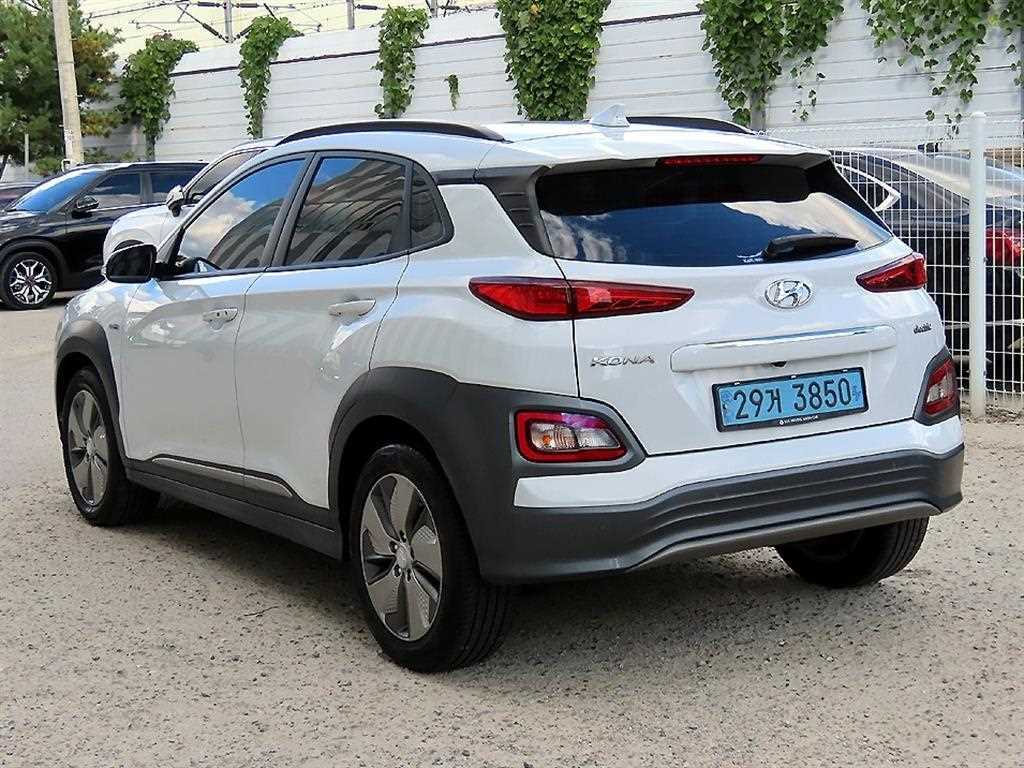 HYUNDAI Kona - Vista 4