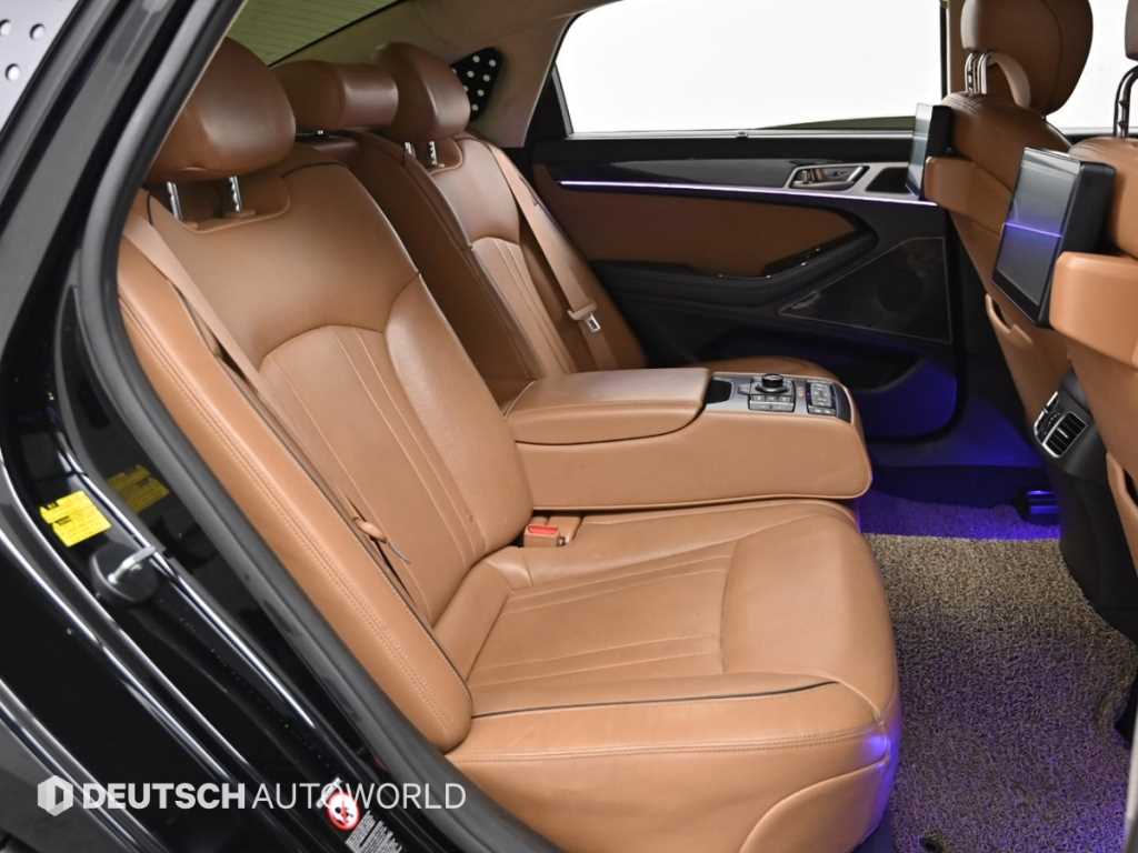 HYUNDAI Genesis - Vista 12