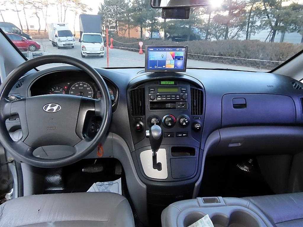 HYUNDAI Starex - Vista 8