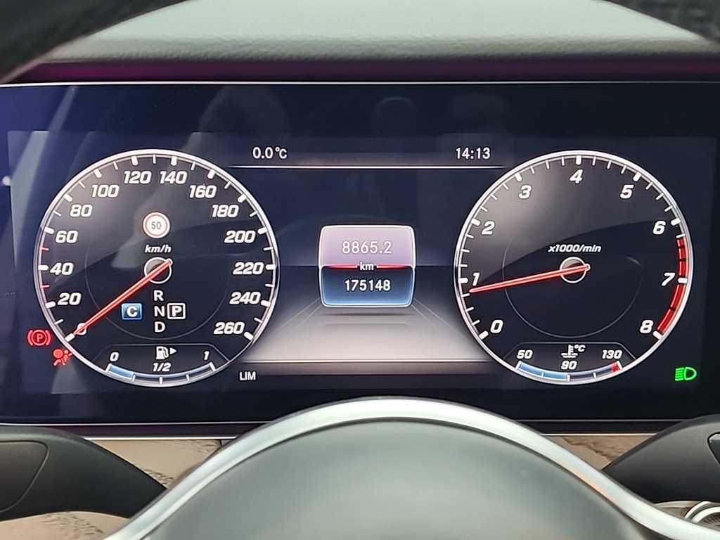 Mercedes Benz E class - Vista 6