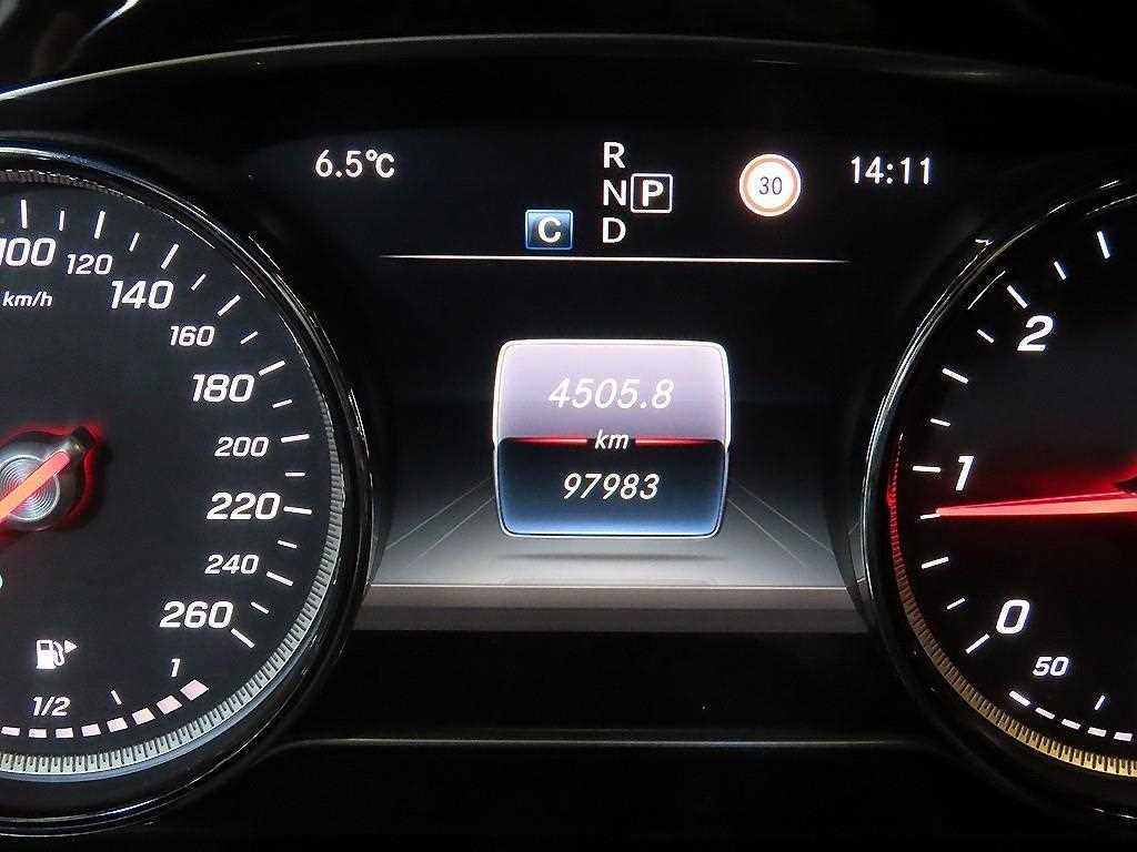 Mercedes Benz E class - Vista 10