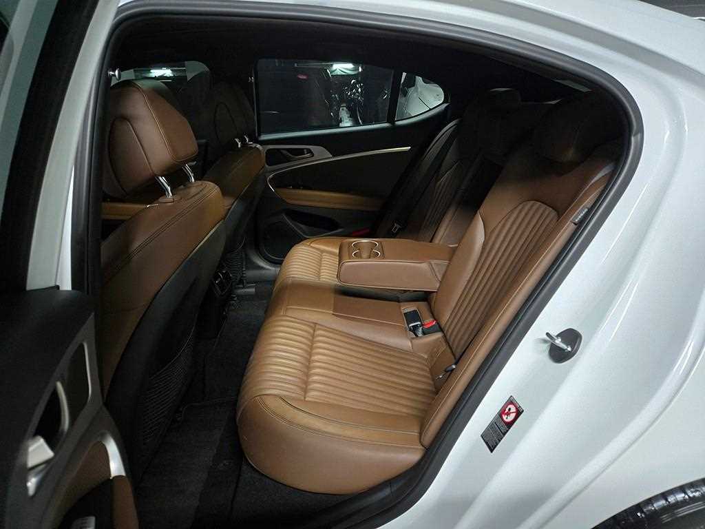 Genesis G70 - Vista 6