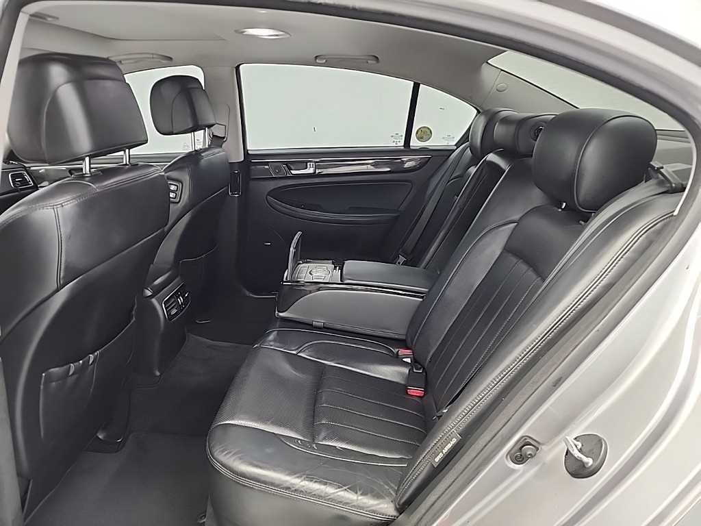 HYUNDAI Genesis - Vista 12