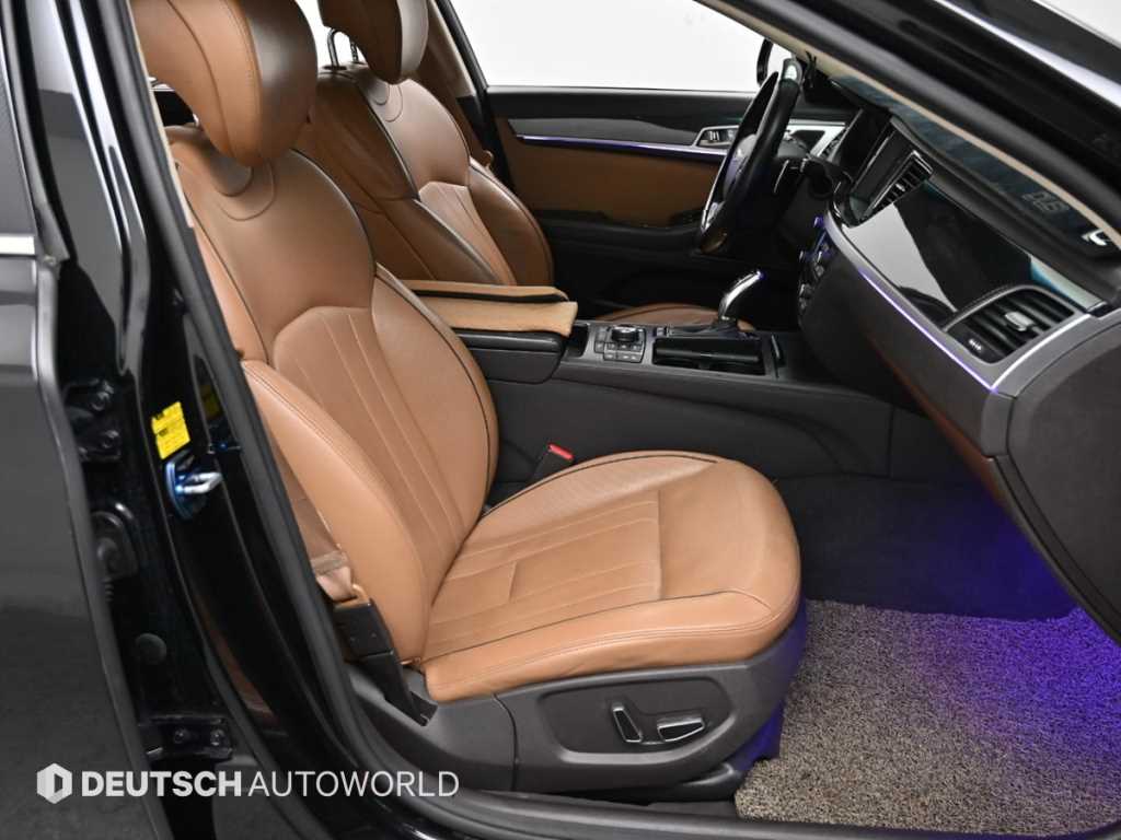 HYUNDAI Genesis - Vista 10