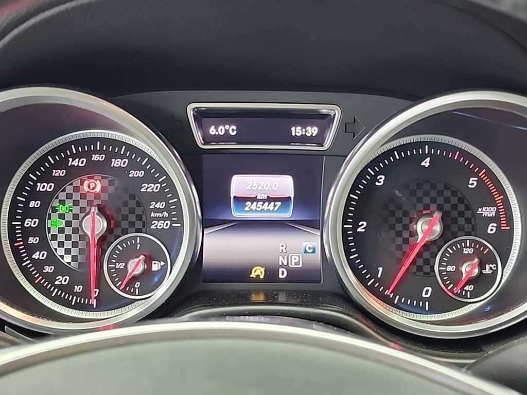 Mercedes Benz GLE Class - Vista 6