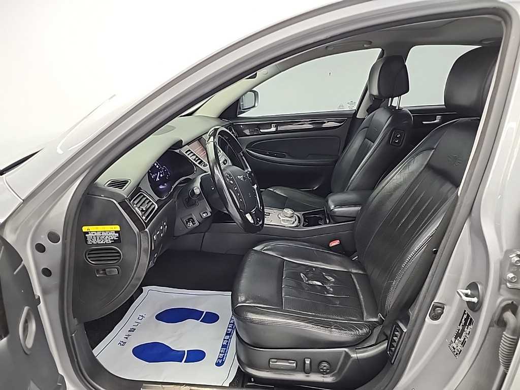 HYUNDAI Genesis - Vista 11