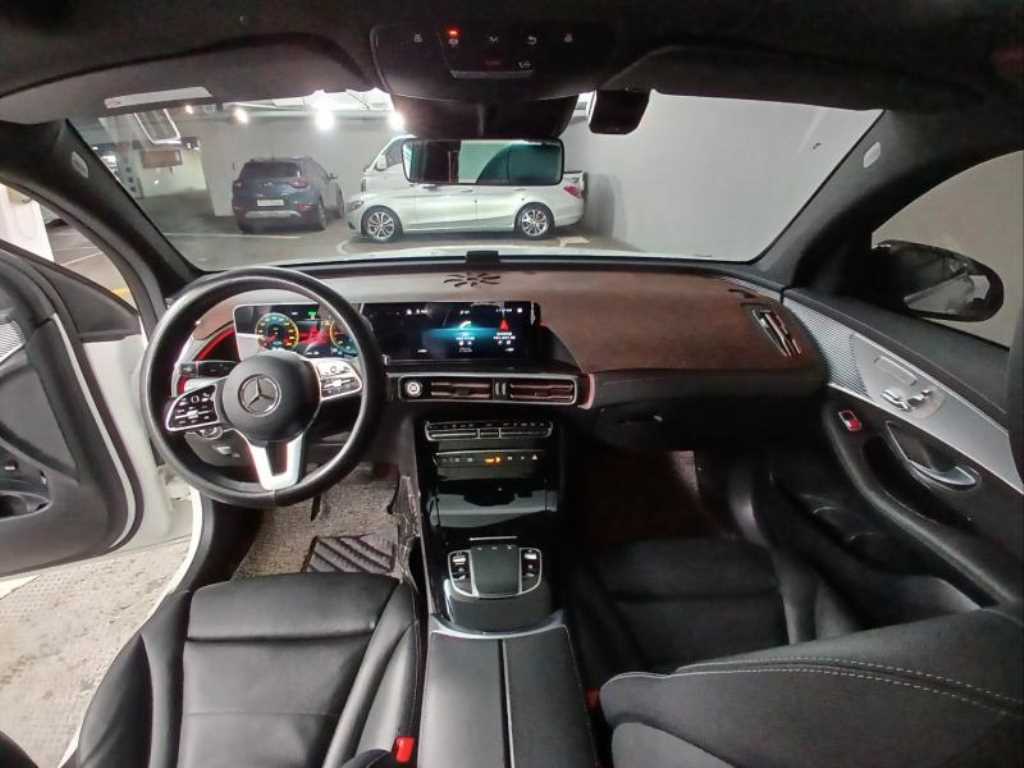 Mercedes Benz EQC - Vista 6