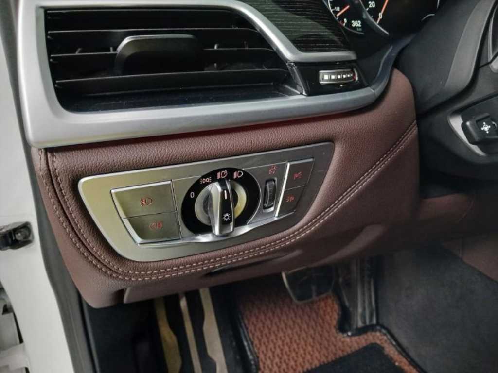 BMW 7 Series - Vista 10