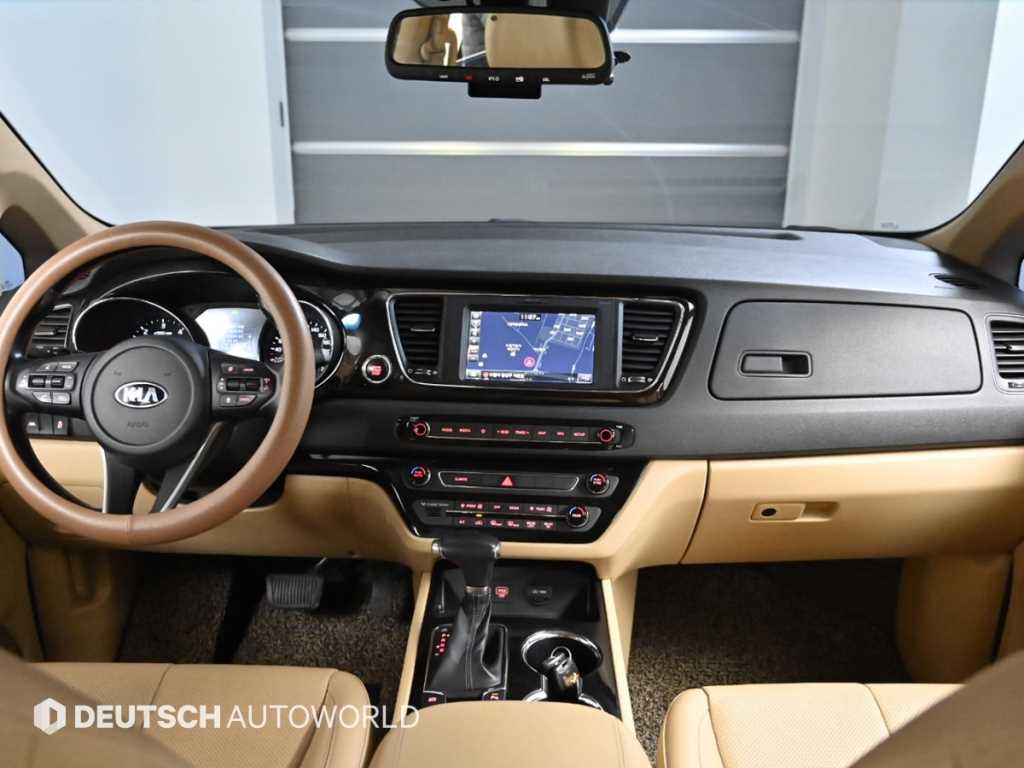 KIA Carnival - Vista 7