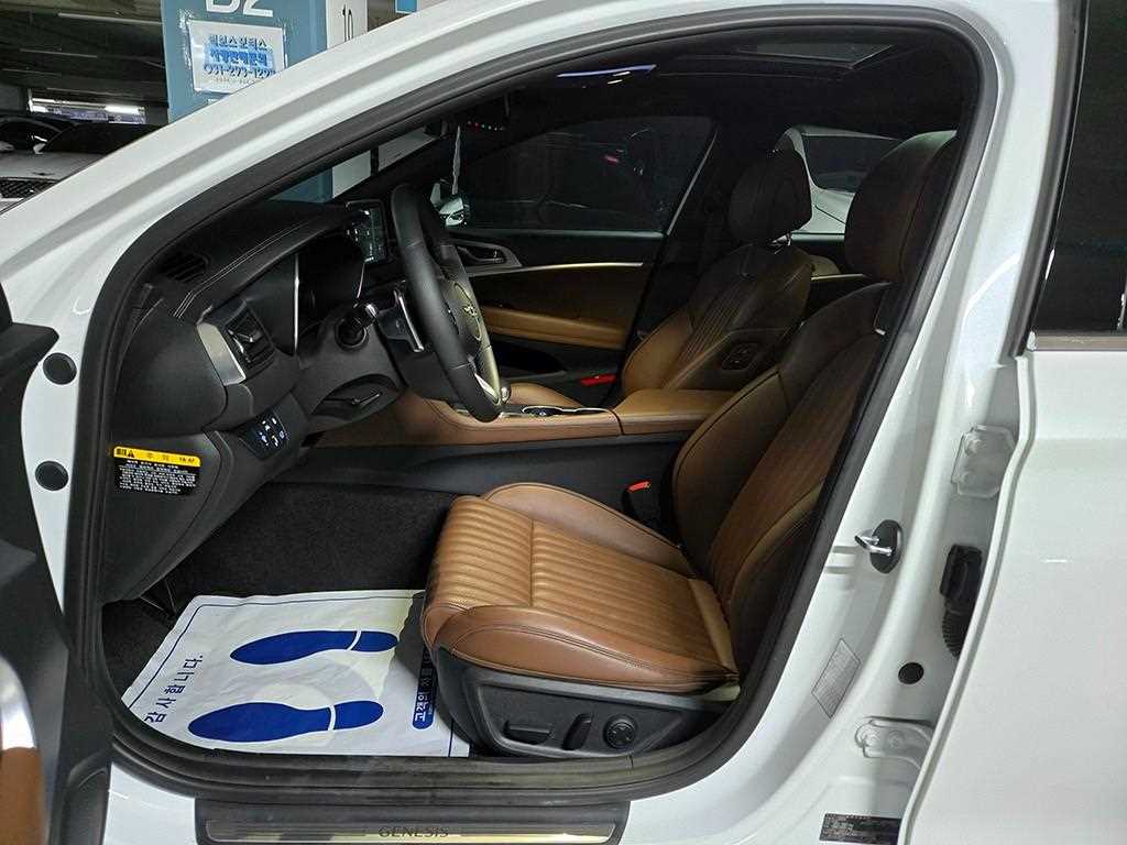 Genesis G70 - Vista 5