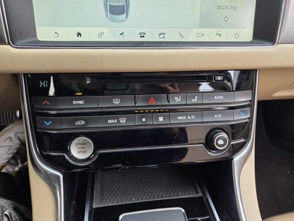 Jaguar XF - Vista 10