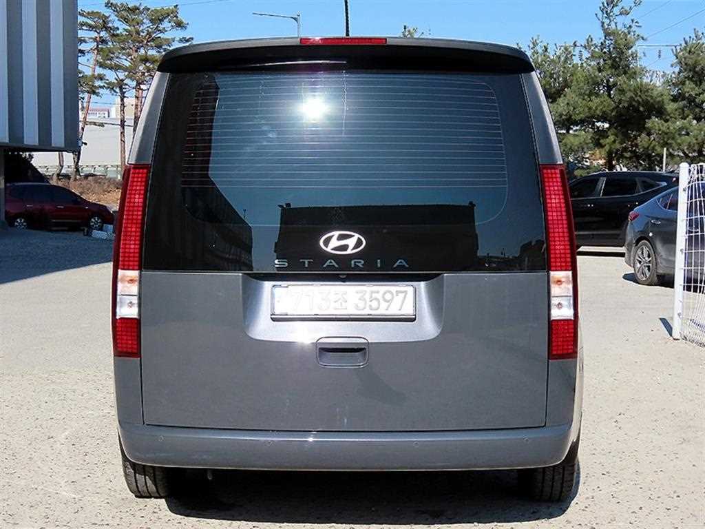 HYUNDAI Staria - Vista 4