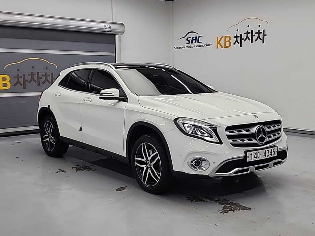 Mercedes Benz GLA Class - Vista 4