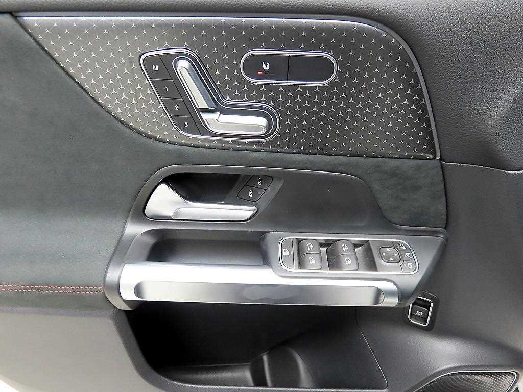 Mercedes Benz EQB - Vista 11