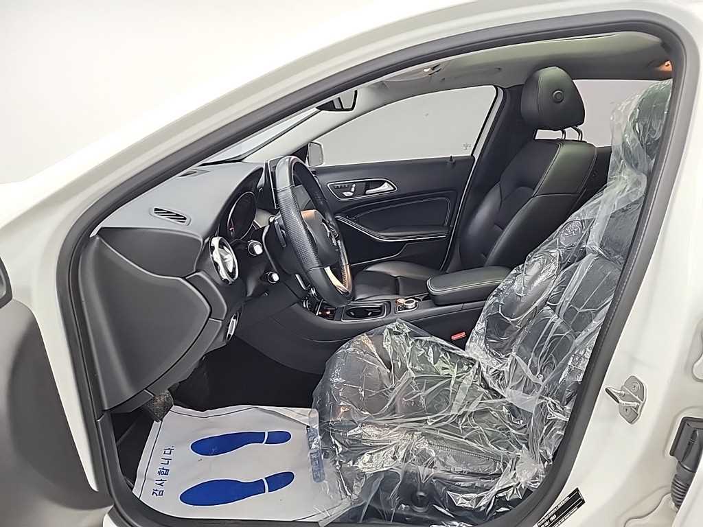 Mercedes Benz GLA Class - Vista 11