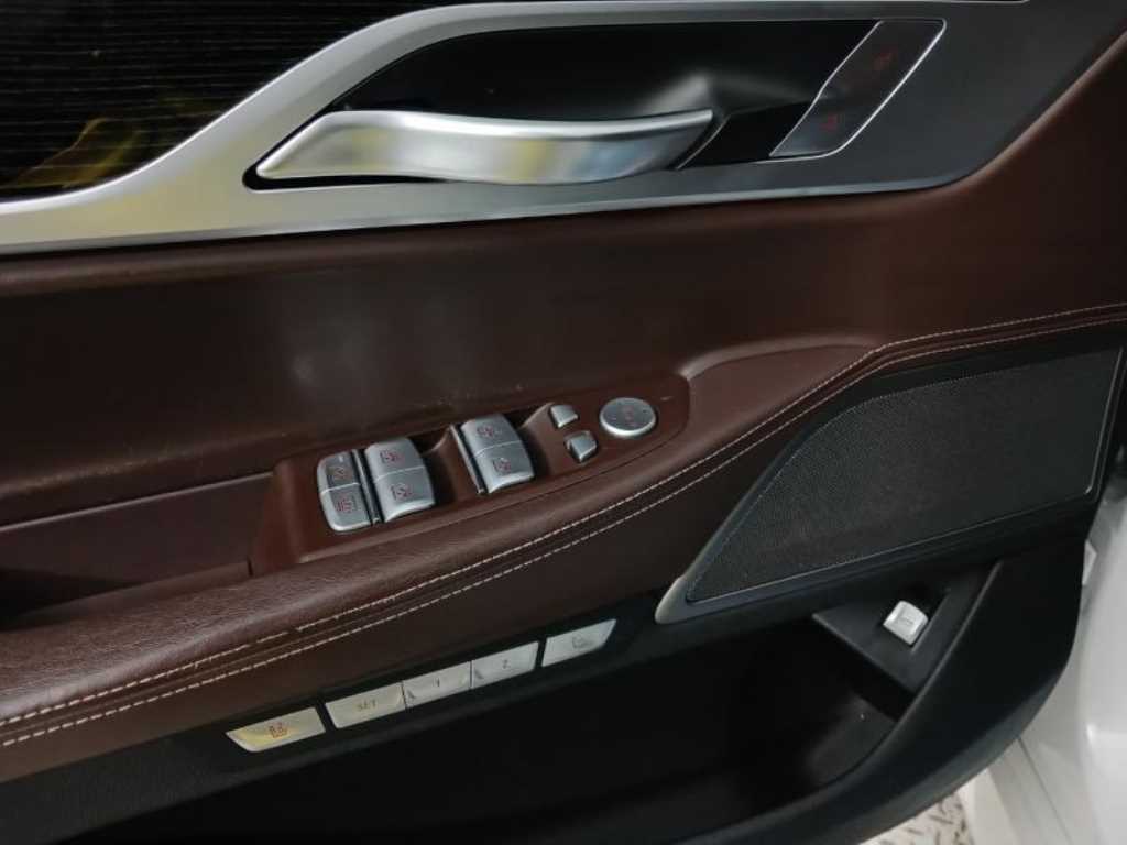 BMW 7 Series - Vista 9