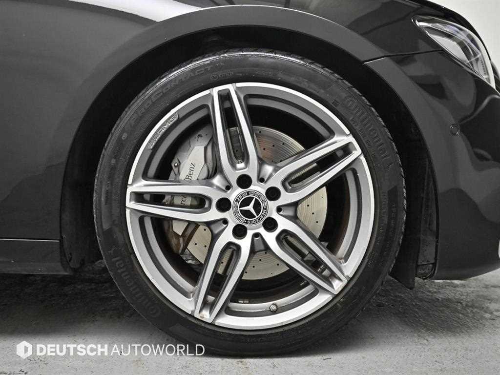 Mercedes Benz E class - Vista 5