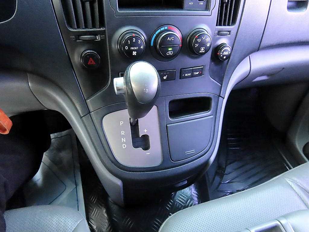 HYUNDAI Starex - Vista 11